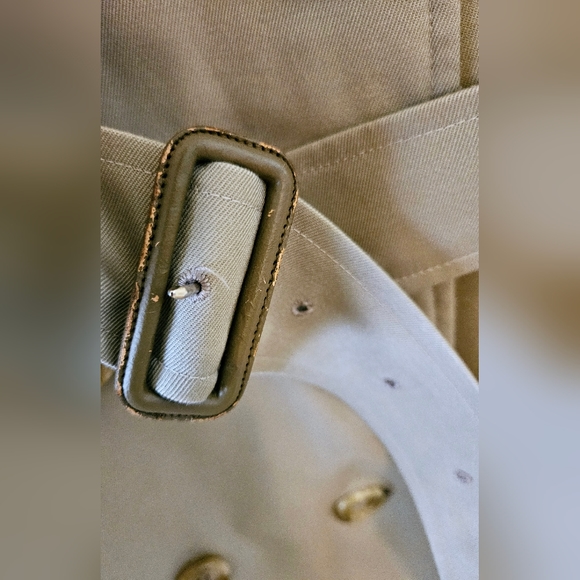 Burberry (Vintage) Women's Trenchcoat - Picture 15 of 15